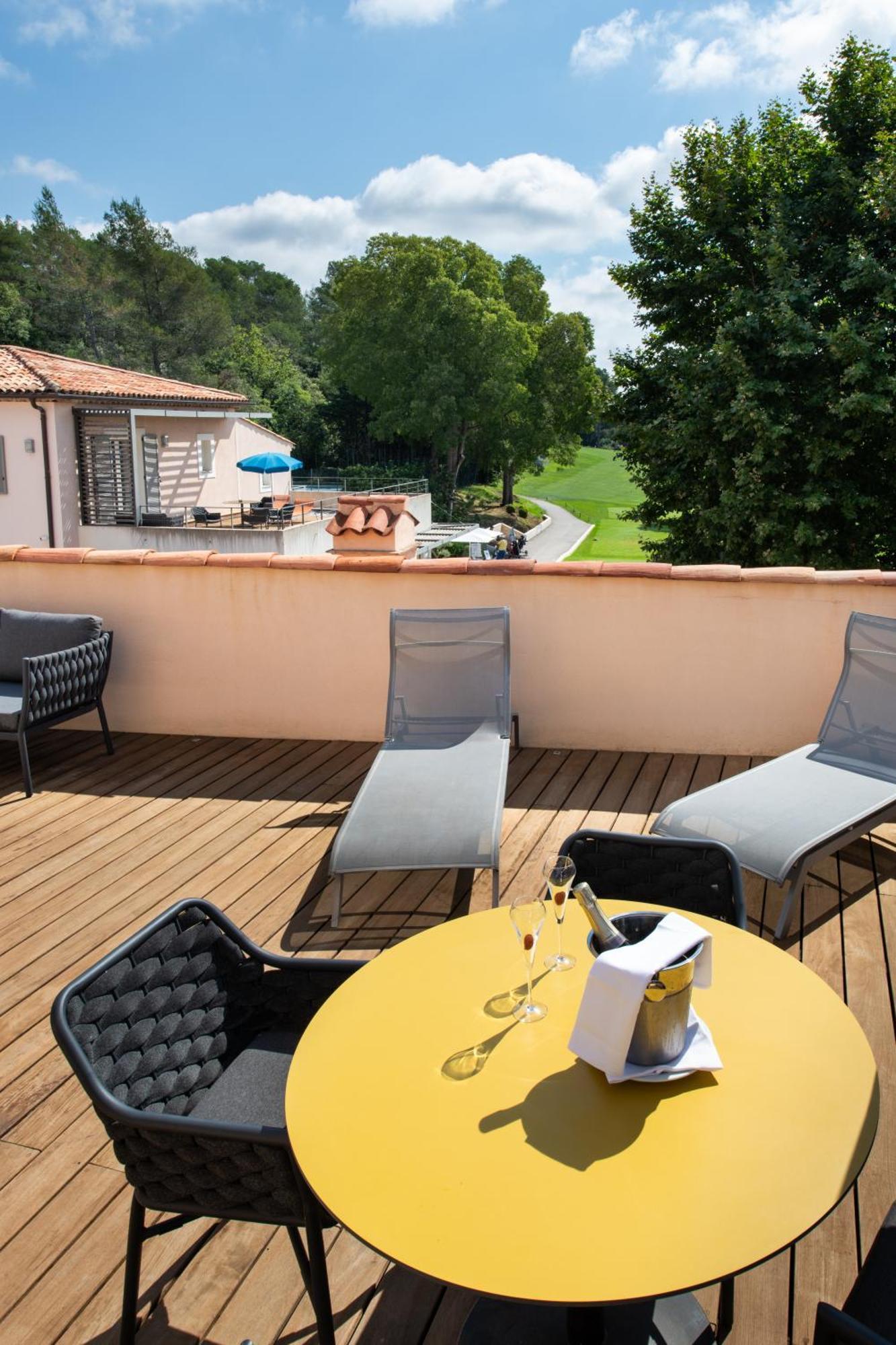 Hotel Golf & Spa Chateau De La Begude The Originals Collection ヴァルボンヌ エクステリア 写真